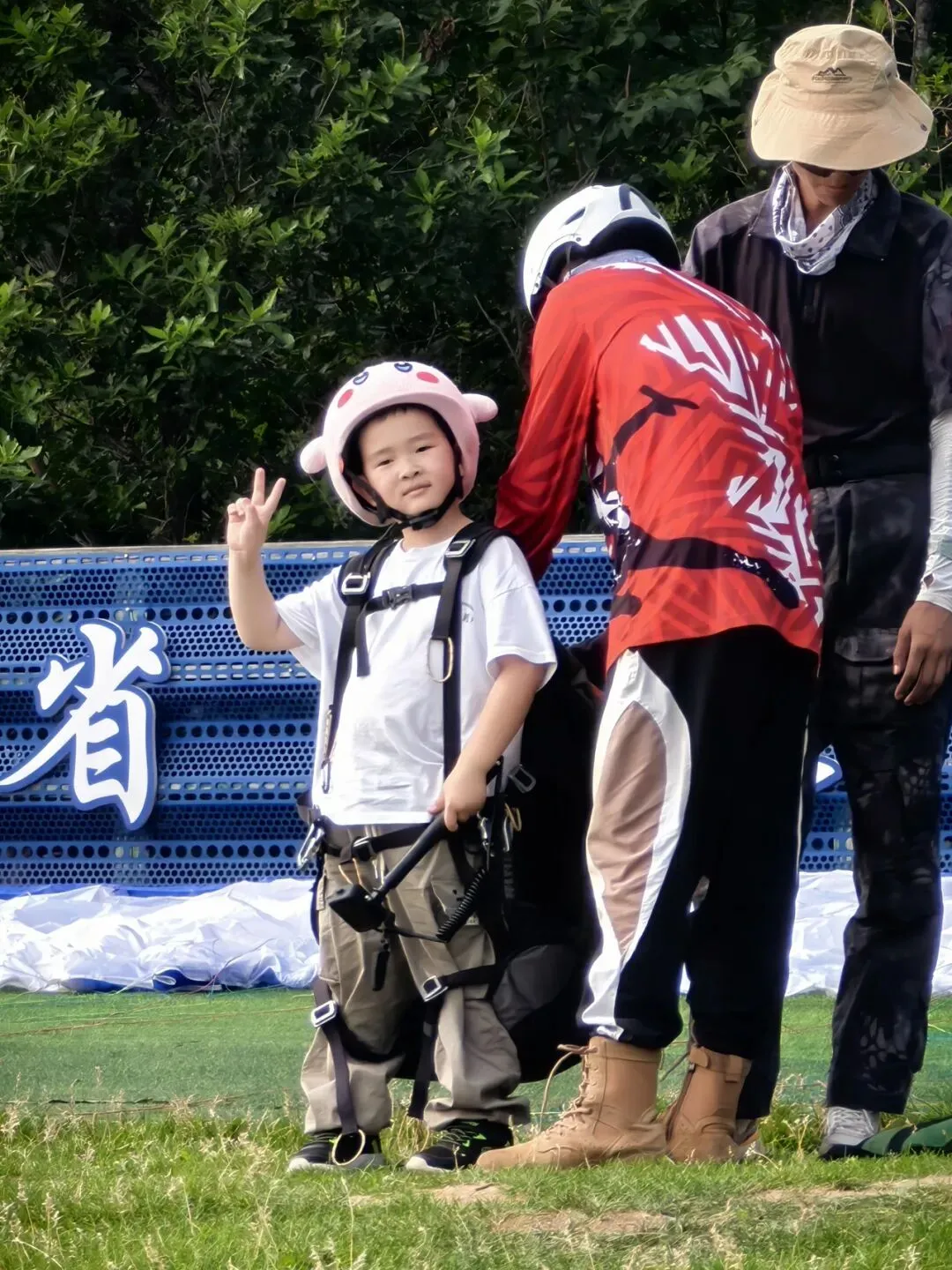 【中考假长途研学】乘风踏浪的少年|滑翔伞课程及体验+皮划艇体验+斯巴达挑战+滑翔伞VR-第36张图片-四季读书网 【中考假长途研学】乘风踏浪的少年|滑翔伞课程及体验+皮划艇体验+斯巴达挑战+滑翔伞VR-第36张图片-四季读书网