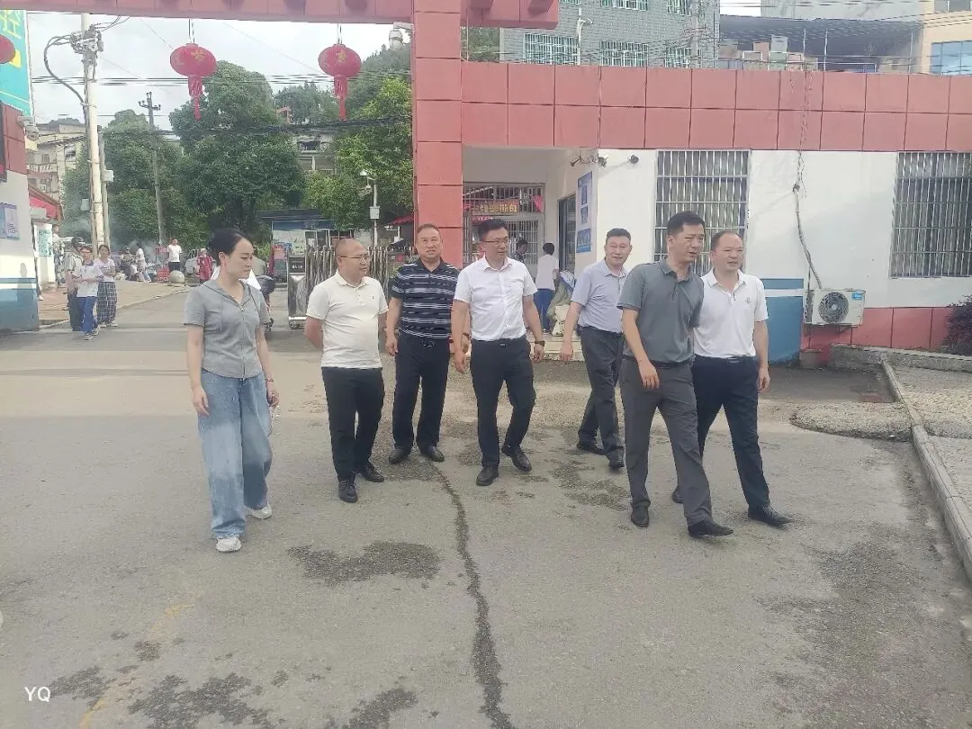县教育局到校调研中考考前准备工作-第2张图片-四季读书网 县教育局到校调研中考考前准备工作-第2张图片-四季读书网
