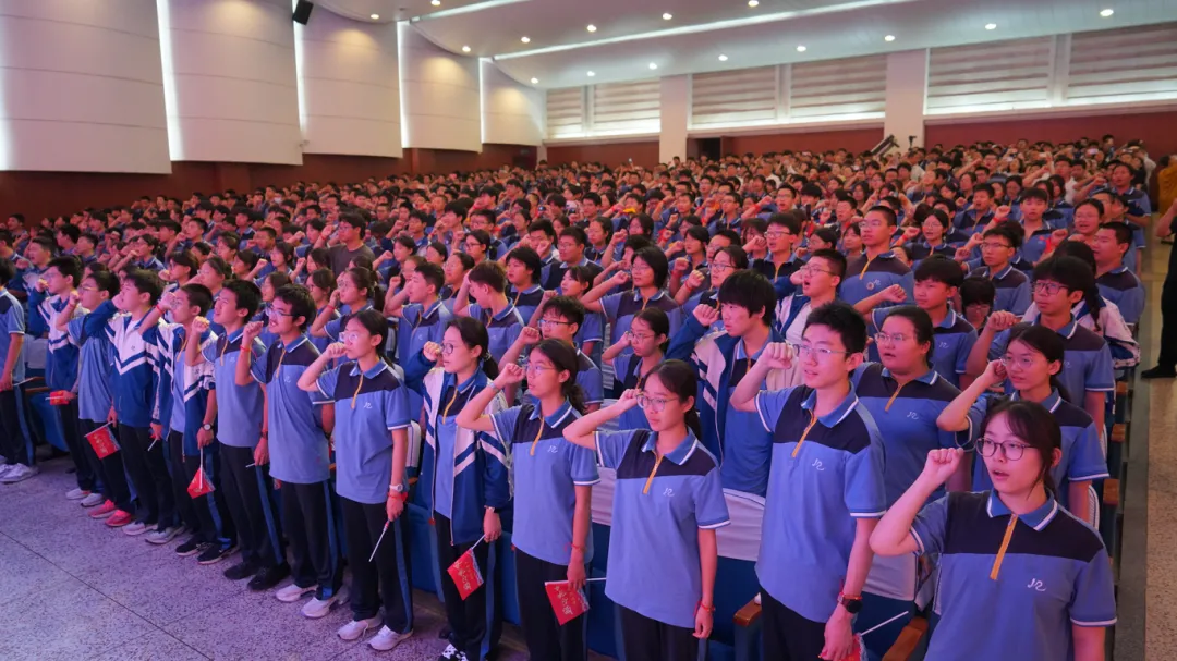 决胜中考,再创辉煌 | 2026届初三年级毕业典礼暨中考筑梦启航仪式圆满举行-第31张图片-四季读书网