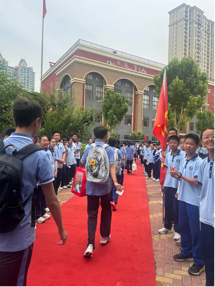 决胜中考,再创辉煌 | 2026届初三年级毕业典礼暨中考筑梦启航仪式圆满举行-第50张图片-四季读书网