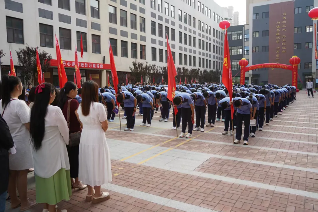 决胜中考,再创辉煌 | 2026届初三年级毕业典礼暨中考筑梦启航仪式圆满举行-第57张图片-四季读书网