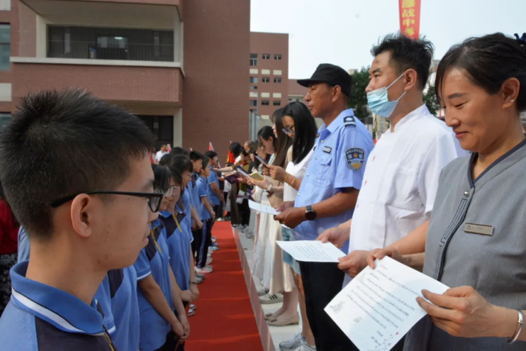 决胜中考,再创辉煌 | 2026届初三年级毕业典礼暨中考筑梦启航仪式圆满举行-第60张图片-四季读书网