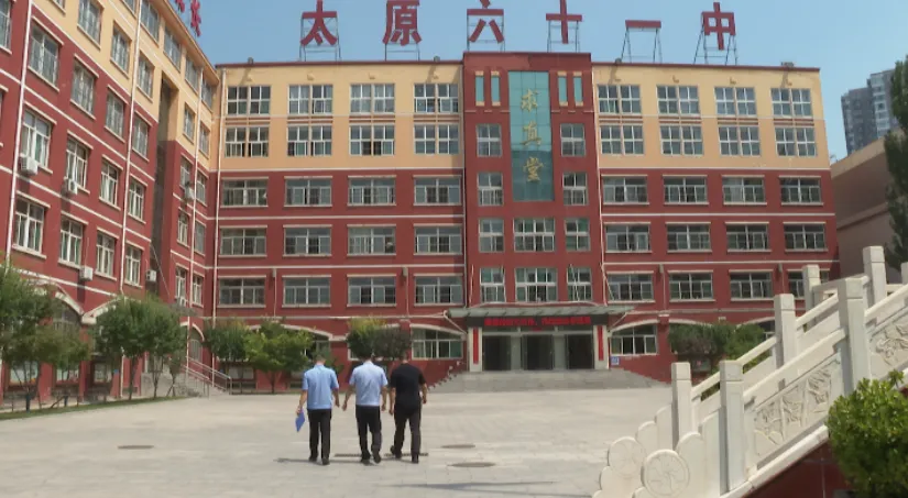 中考倒计时!太原民警走进六十一中,这份“平安答卷”请查收-第2张图片-四季读书网 中考倒计时!太原民警走进六十一中,这份“平安答卷”请查收-第2张图片-四季读书网