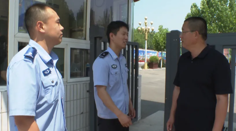 中考倒计时!太原民警走进六十一中,这份“平安答卷”请查收-第3张图片-四季读书网 中考倒计时!太原民警走进六十一中,这份“平安答卷”请查收-第3张图片-四季读书网