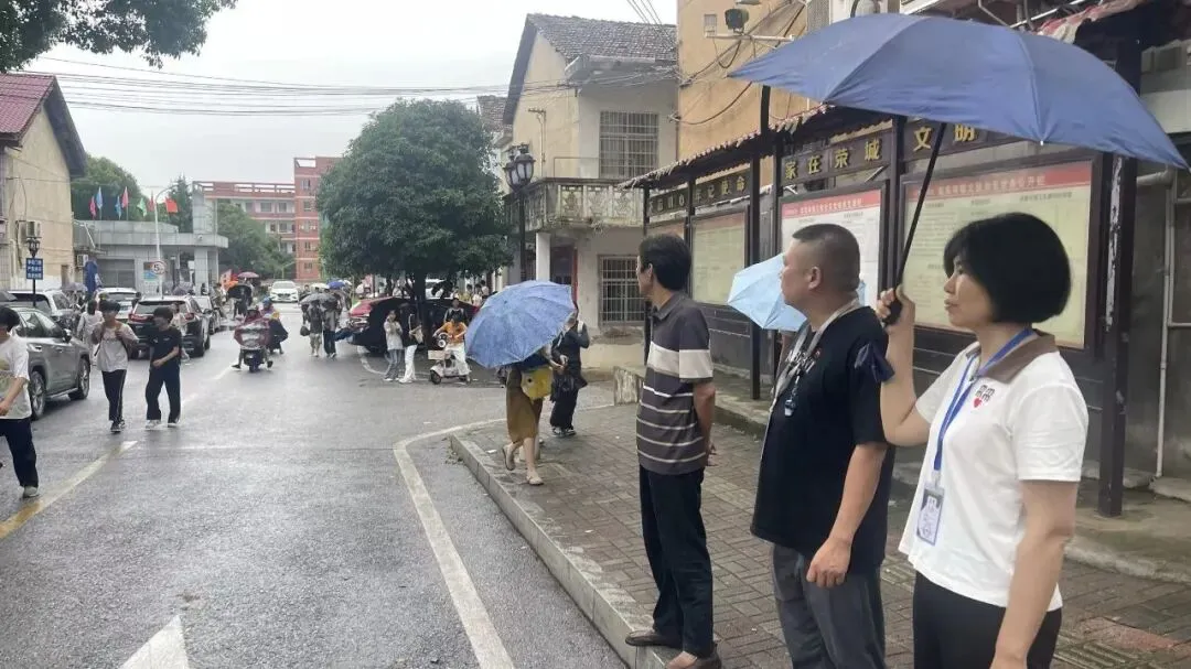 端午在岗 倾情守护!岳阳县全力护航中考平安顺利-第6张图片-四季读书网 端午在岗 倾情守护!岳阳县全力护航中考平安顺利-第6张图片-四季读书网