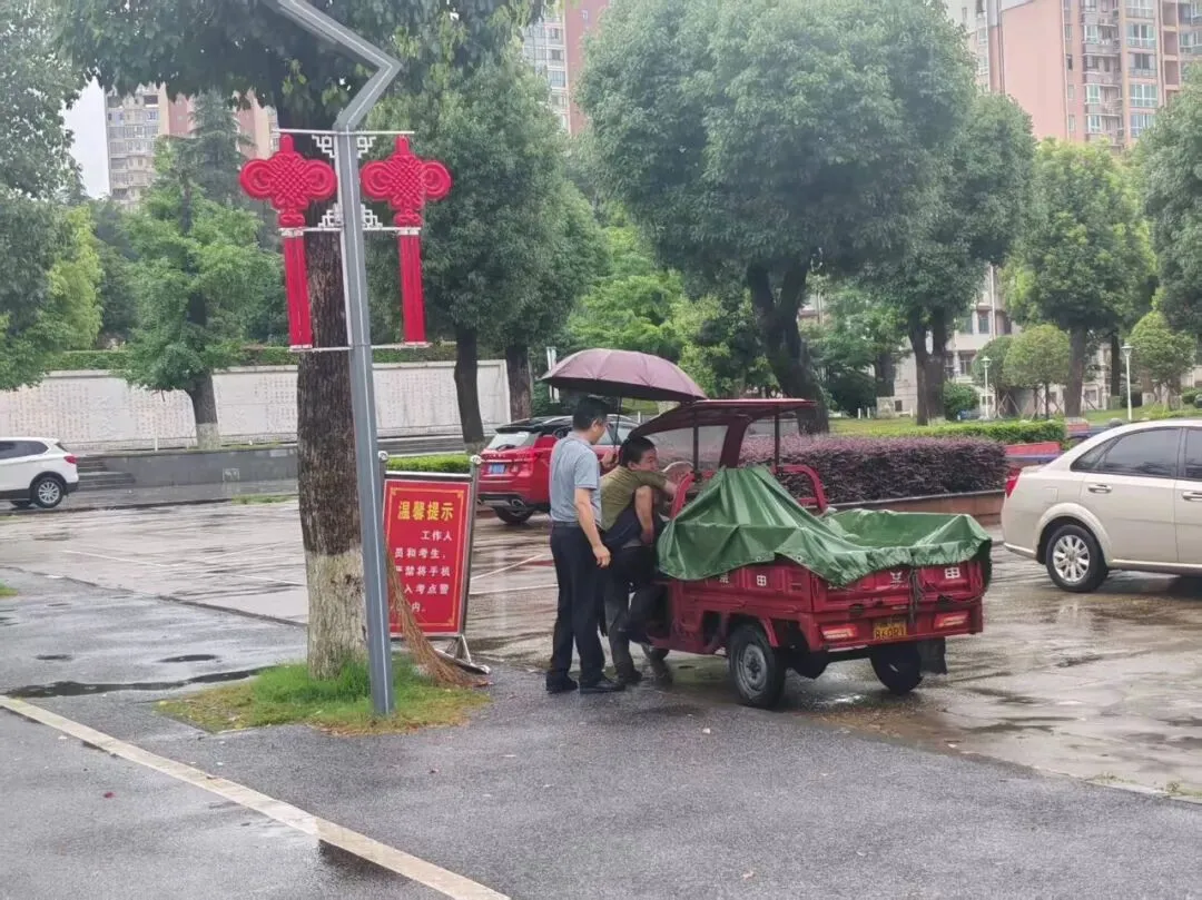 端午在岗 倾情守护!岳阳县全力护航中考平安顺利-第7张图片-四季读书网 端午在岗 倾情守护!岳阳县全力护航中考平安顺利-第7张图片-四季读书网