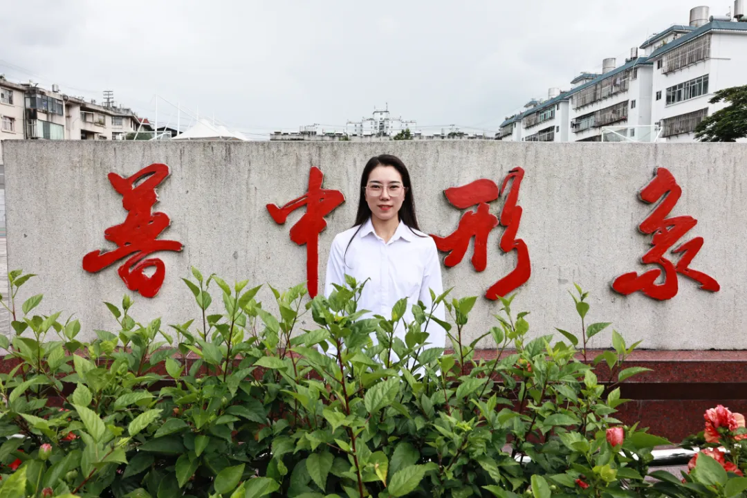 【中考作文】师者如舟,载一程青春墨香——普洱中学语文教师 2026年 “下水” 作文亮相(二)-第10张图片-四季读书网 【中考作文】师者如舟,载一程青春墨香——普洱中学语文教师 2026年 “下水” 作文亮相(二)-第10张图片-四季读书网