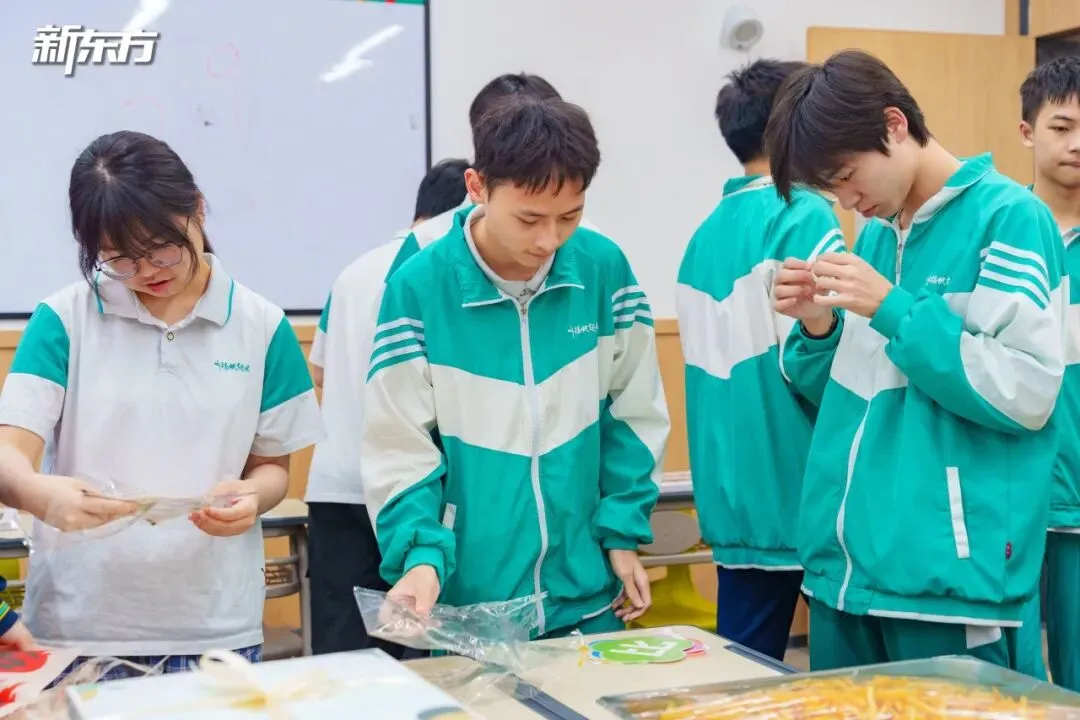 中考毕业班会|感恩、欢笑、泪水!此程山海,终见繁花-第6张图片-四季读书网