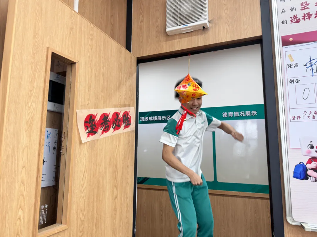 中考毕业班会|感恩、欢笑、泪水!此程山海,终见繁花-第10张图片-四季读书网