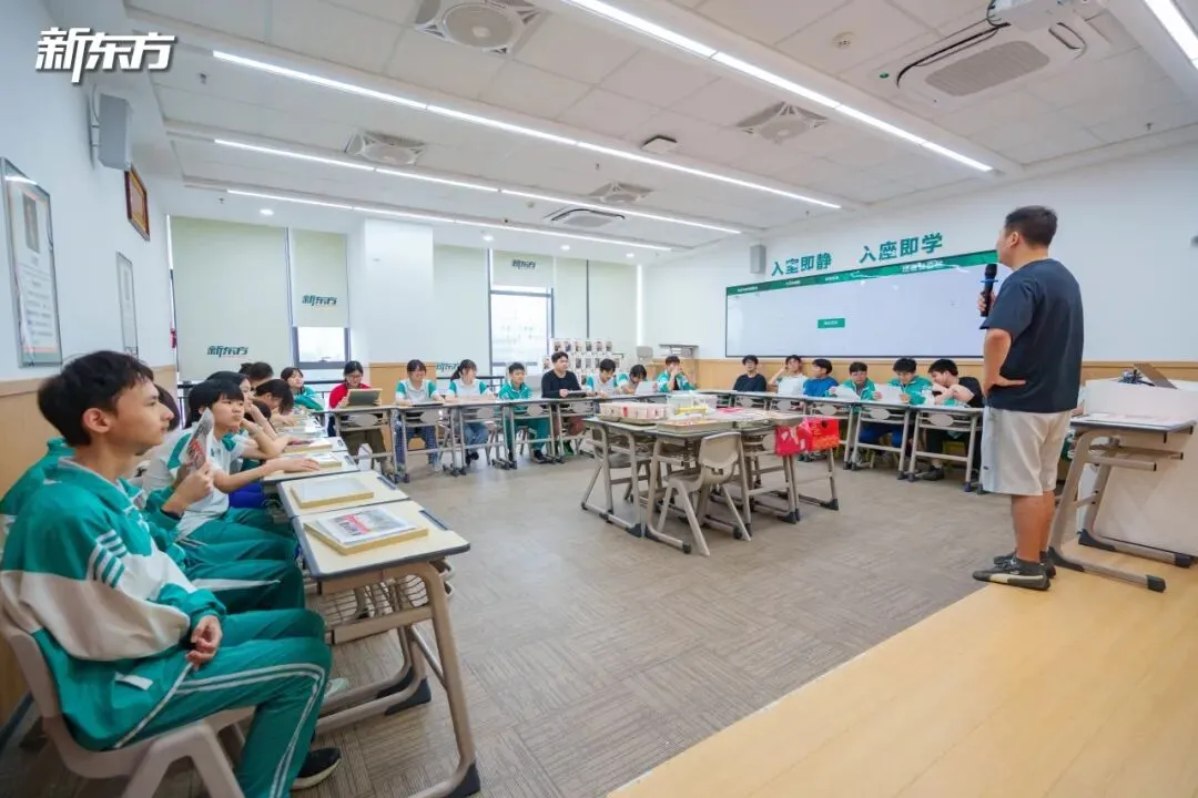 中考毕业班会|感恩、欢笑、泪水!此程山海,终见繁花-第13张图片-四季读书网