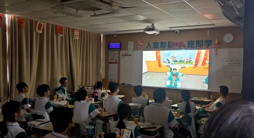 中考毕业班会|感恩、欢笑、泪水!此程山海,终见繁花-第15张图片-四季读书网