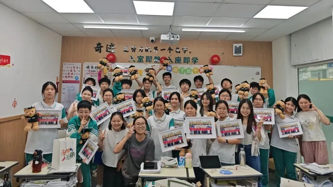中考毕业班会|感恩、欢笑、泪水!此程山海,终见繁花-第17张图片-四季读书网