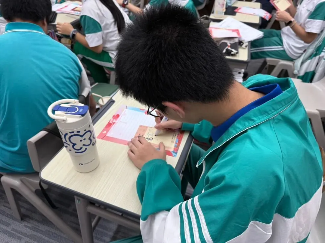 中考毕业班会|感恩、欢笑、泪水!此程山海,终见繁花-第31张图片-四季读书网