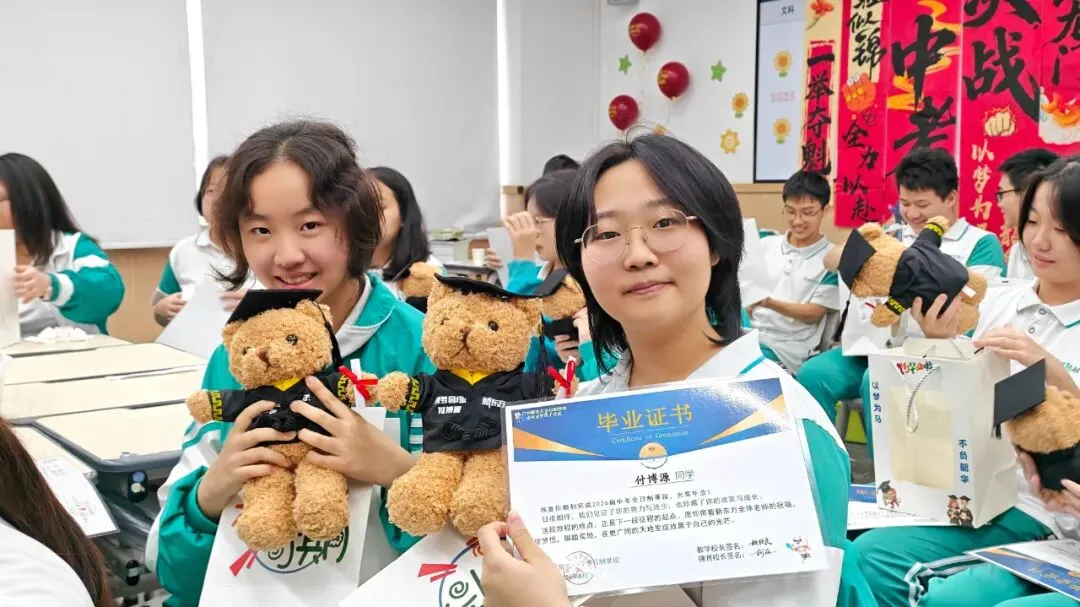 中考毕业班会|感恩、欢笑、泪水!此程山海,终见繁花-第42张图片-四季读书网