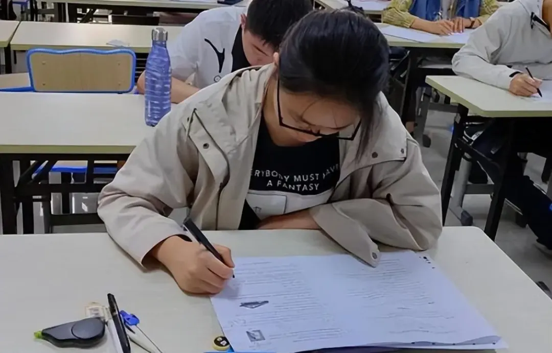 中考字迹工整=多拿30分?这套“卷面急救法”初一就该看!-第2张图片-四季读书网 中考字迹工整=多拿30分?这套“卷面急救法”初一就该看!-第2张图片-四季读书网