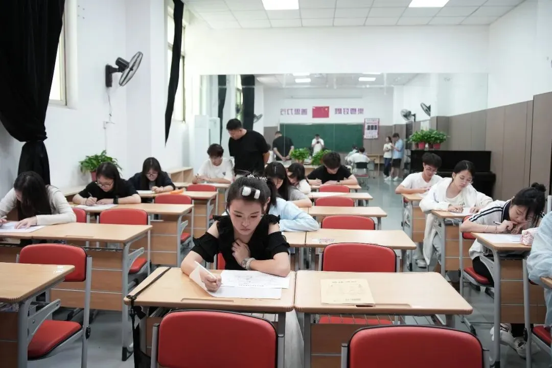 月考|嘉泽艺考六月份专业课模拟考顺利举行-第88张图片-四季读书网 月考|嘉泽艺考六月份专业课模拟考顺利举行-第88张图片-四季读书网