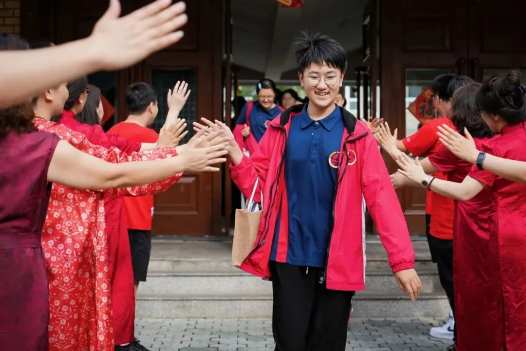 中考加油!一举高中!-第3张图片-四季读书网