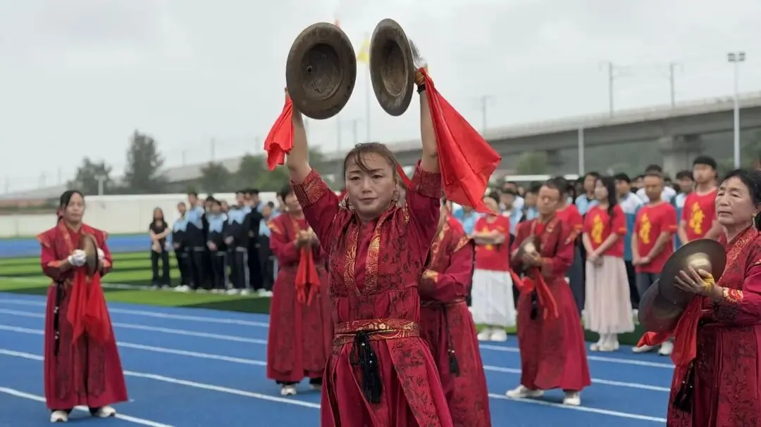【高新校区】筑梦出征,决胜中考 | 华杰学校2026届初三中考出征仪式圆满举行-第55张图片-四季读书网 【高新校区】筑梦出征,决胜中考 | 华杰学校2026届初三中考出征仪式圆满举行-第55张图片-四季读书网