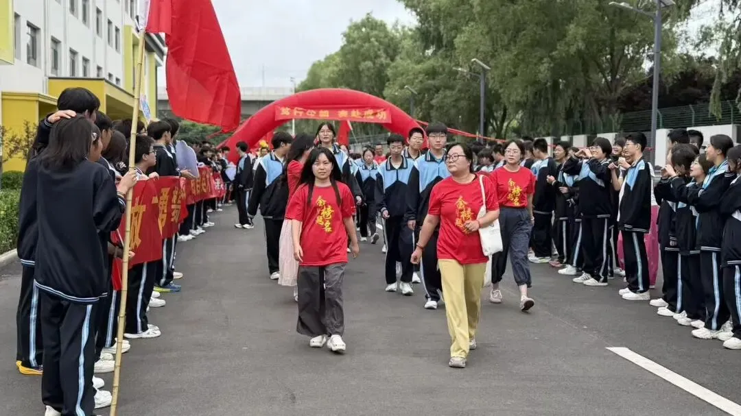 【高新校区】筑梦出征,决胜中考 | 华杰学校2026届初三中考出征仪式圆满举行-第146张图片-四季读书网 【高新校区】筑梦出征,决胜中考 | 华杰学校2026届初三中考出征仪式圆满举行-第146张图片-四季读书网
