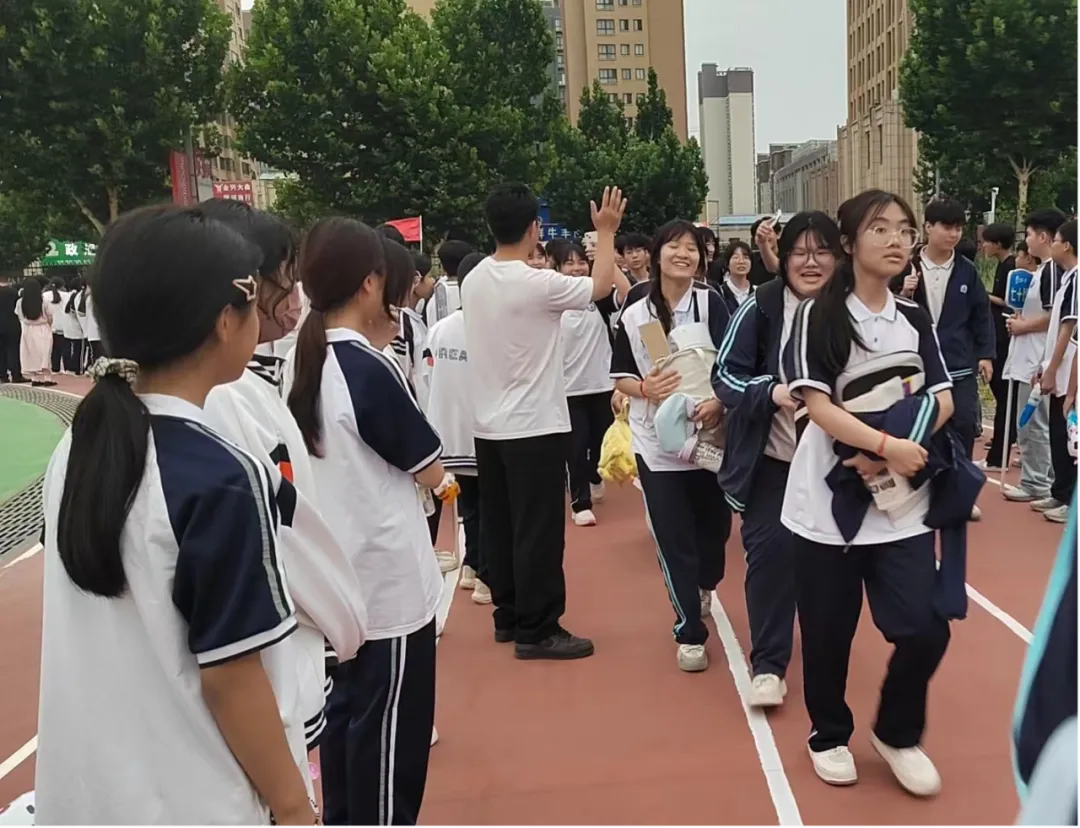 逐梦中考启新程 少年乘风赴山海-第40张图片-四季读书网