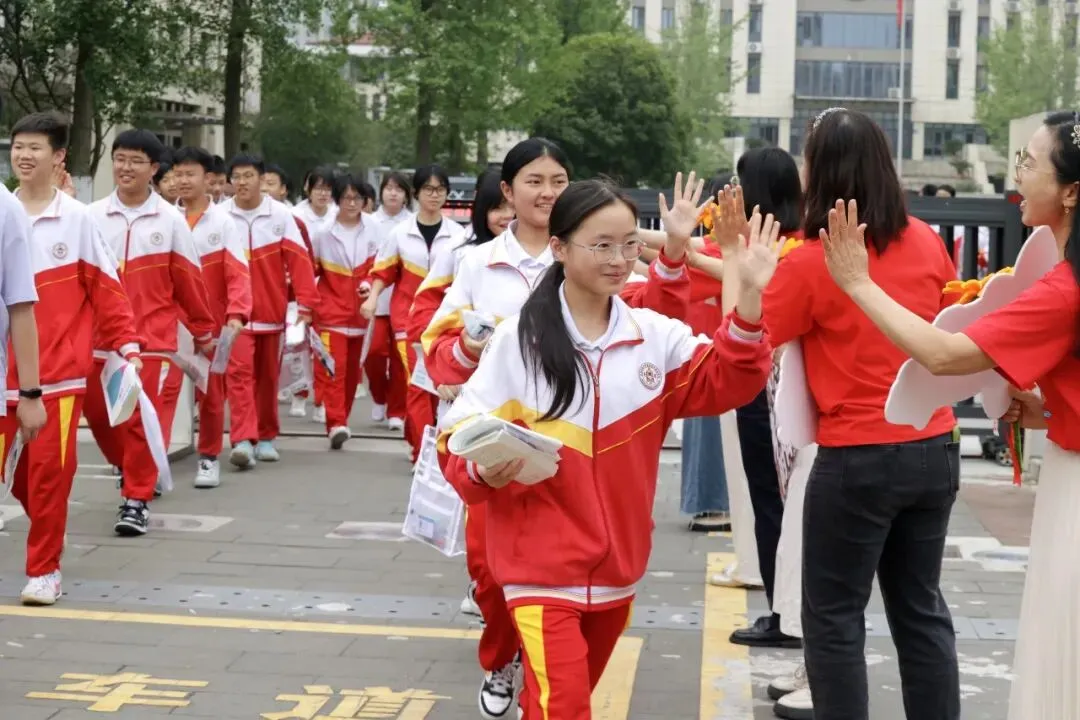 加油,少年!2026贵阳贵安中考首日现场直击→-第8张图片-四季读书网
