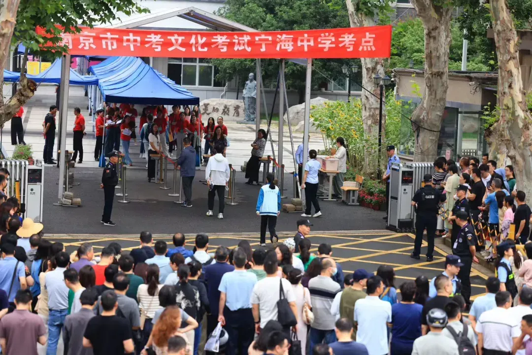 南京中考作文题出炉!-第2张图片-四季读书网 南京中考作文题出炉!-第2张图片-四季读书网