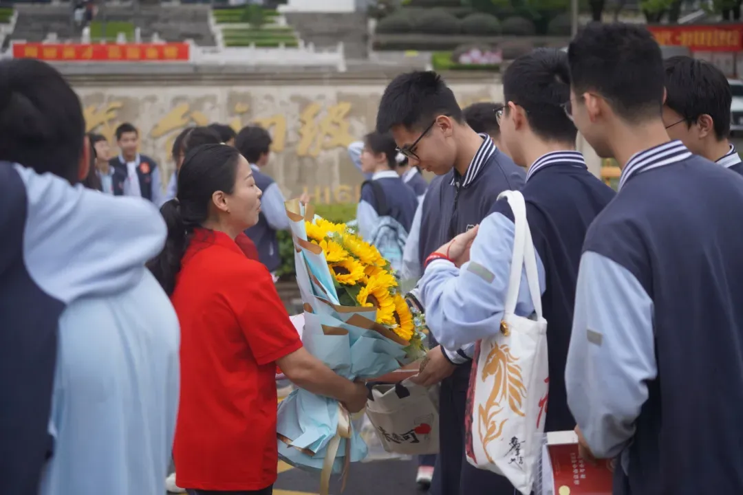 南京中考作文题出炉!-第6张图片-四季读书网 南京中考作文题出炉!-第6张图片-四季读书网