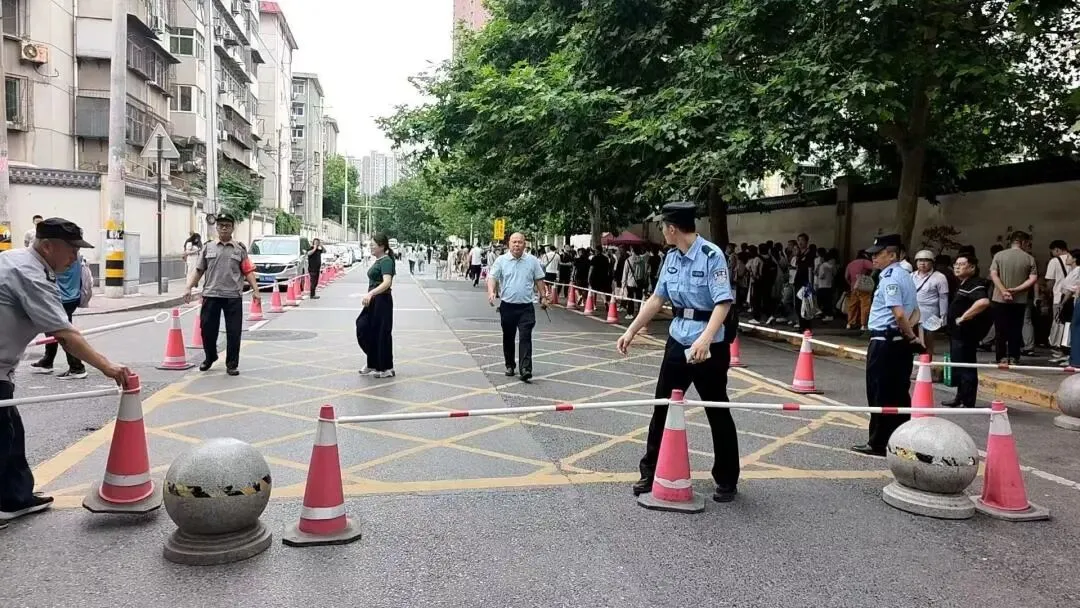 中考首日平稳开考-第4张图片-四季读书网 中考首日平稳开考-第4张图片-四季读书网