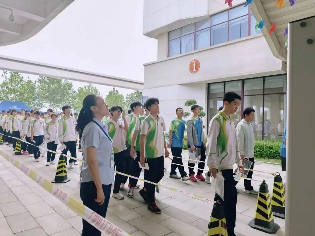 中考首日平稳开考-第6张图片-四季读书网 中考首日平稳开考-第6张图片-四季读书网