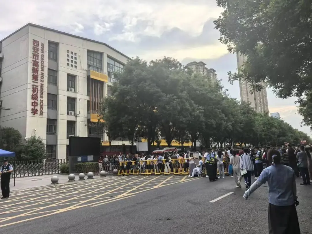 中考首日平稳开考-第8张图片-四季读书网 中考首日平稳开考-第8张图片-四季读书网