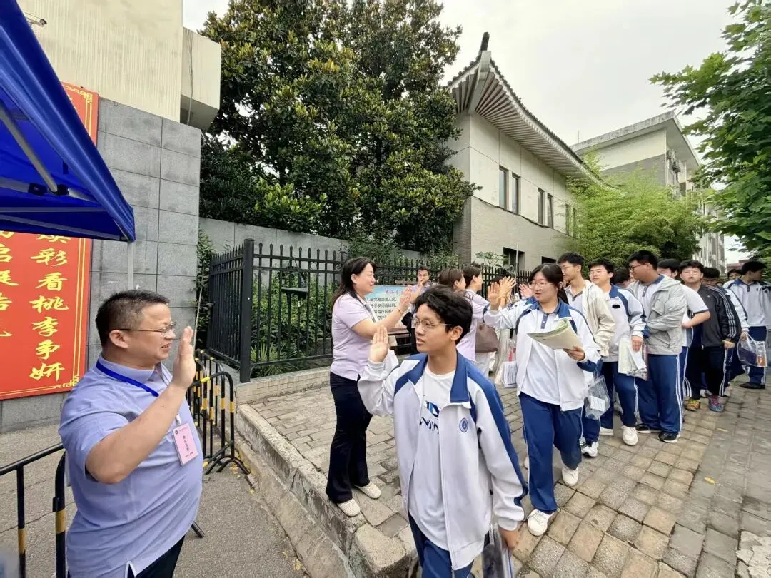中考首日平稳开考-第27张图片-四季读书网 中考首日平稳开考-第27张图片-四季读书网