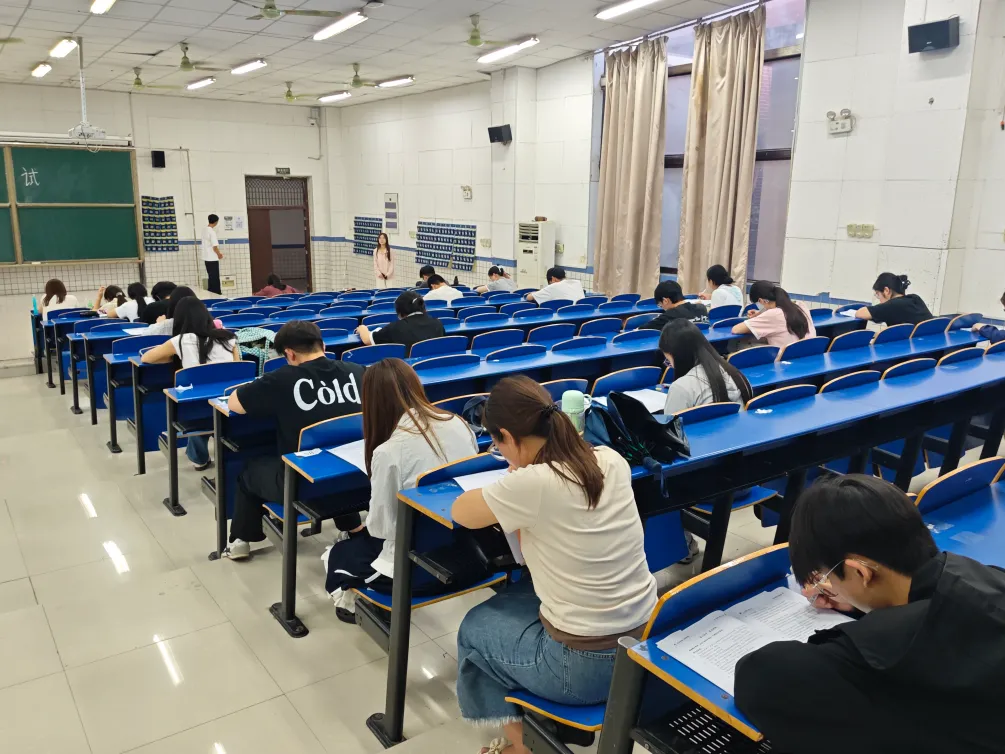 图书馆新闻速递 | 以模考砺本领 以实战助上岸——图书馆联合高途公考开展行测全真大赛-第10张图片-四季读书网 图书馆新闻速递 | 以模考砺本领 以实战助上岸——图书馆联合高途公考开展行测全真大赛-第10张图片-四季读书网