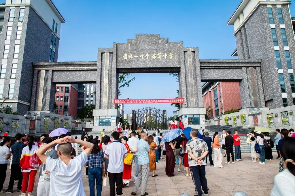 护航中考丨“警”随中考,“试”在必得-第3张图片-四季读书网 护航中考丨“警”随中考,“试”在必得-第3张图片-四季读书网