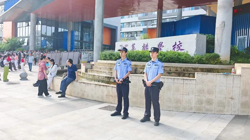 护航中考丨“警”随中考,“试”在必得-第9张图片-四季读书网 护航中考丨“警”随中考,“试”在必得-第9张图片-四季读书网