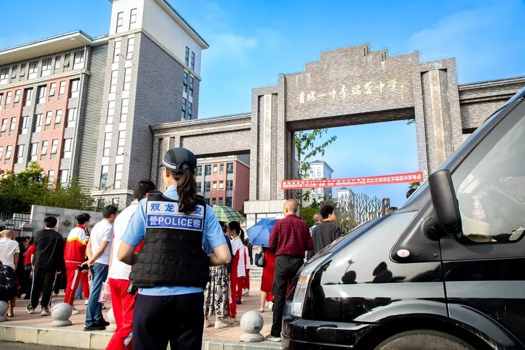 护航中考丨“警”随中考,“试”在必得-第10张图片-四季读书网 护航中考丨“警”随中考,“试”在必得-第10张图片-四季读书网