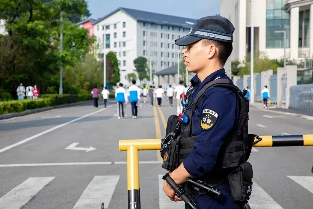 护航中考丨“警”随中考,“试”在必得-第13张图片-四季读书网 护航中考丨“警”随中考,“试”在必得-第13张图片-四季读书网