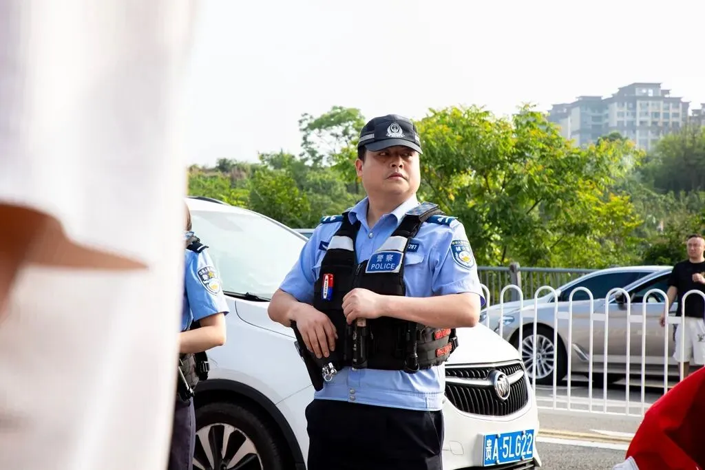 护航中考丨“警”随中考,“试”在必得-第14张图片-四季读书网 护航中考丨“警”随中考,“试”在必得-第14张图片-四季读书网