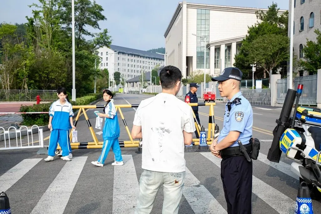 护航中考丨“警”随中考,“试”在必得-第16张图片-四季读书网 护航中考丨“警”随中考,“试”在必得-第16张图片-四季读书网