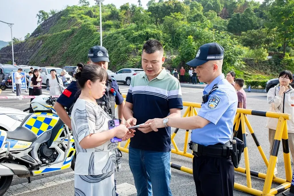 护航中考丨“警”随中考,“试”在必得-第18张图片-四季读书网 护航中考丨“警”随中考,“试”在必得-第18张图片-四季读书网