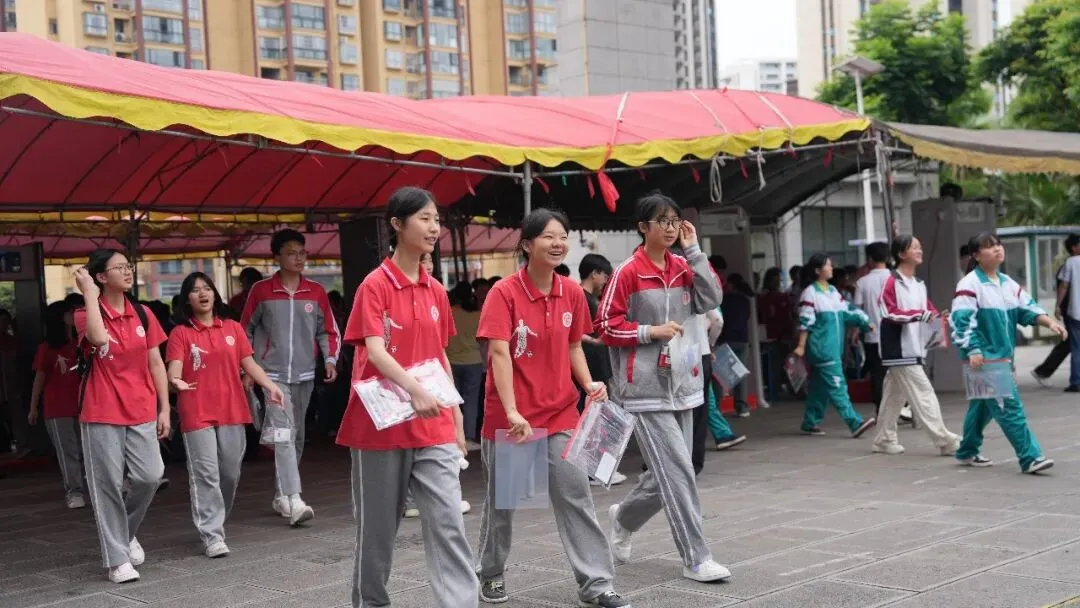 中考首日!遵义各地现场直击来了→-第24张图片-四季读书网 中考首日!遵义各地现场直击来了→-第24张图片-四季读书网