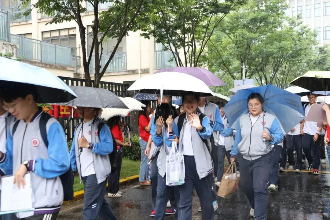 中考首日,今天的主角是他们!-第5张图片-四季读书网 中考首日,今天的主角是他们!-第5张图片-四季读书网
