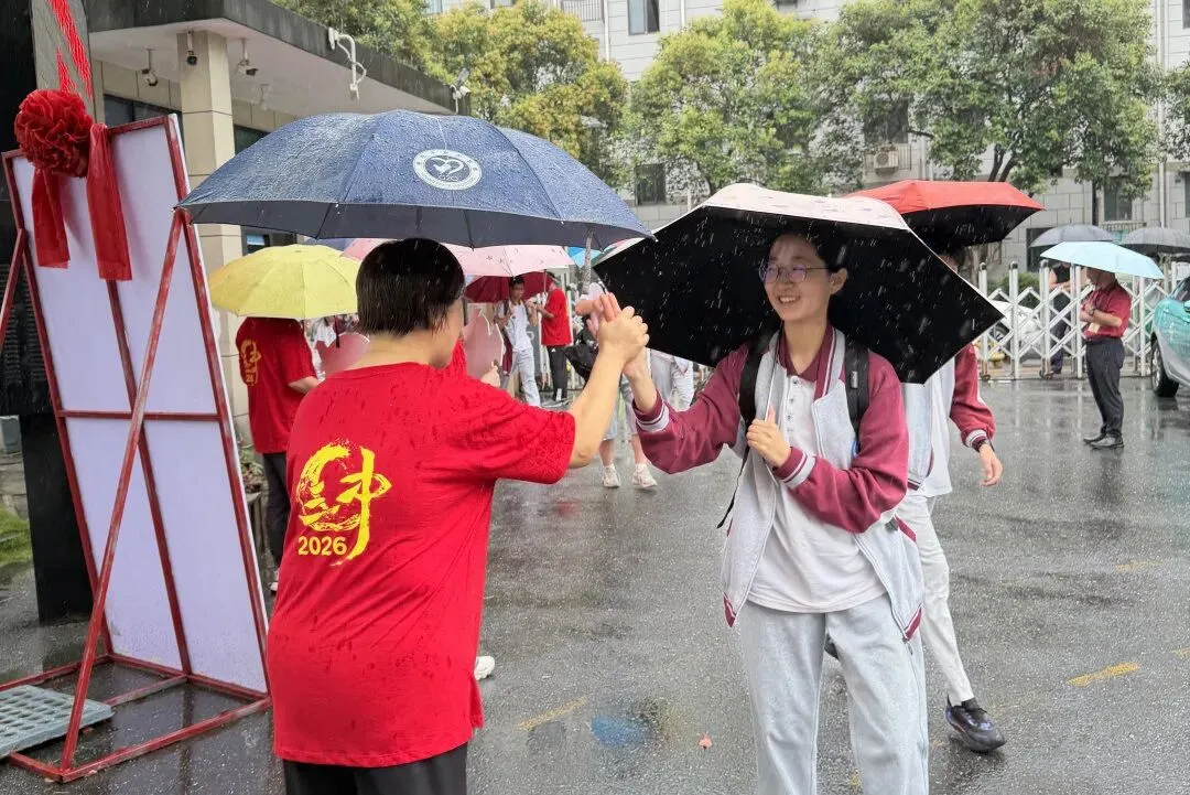 中考首日,今天的主角是他们!-第6张图片-四季读书网 中考首日,今天的主角是他们!-第6张图片-四季读书网