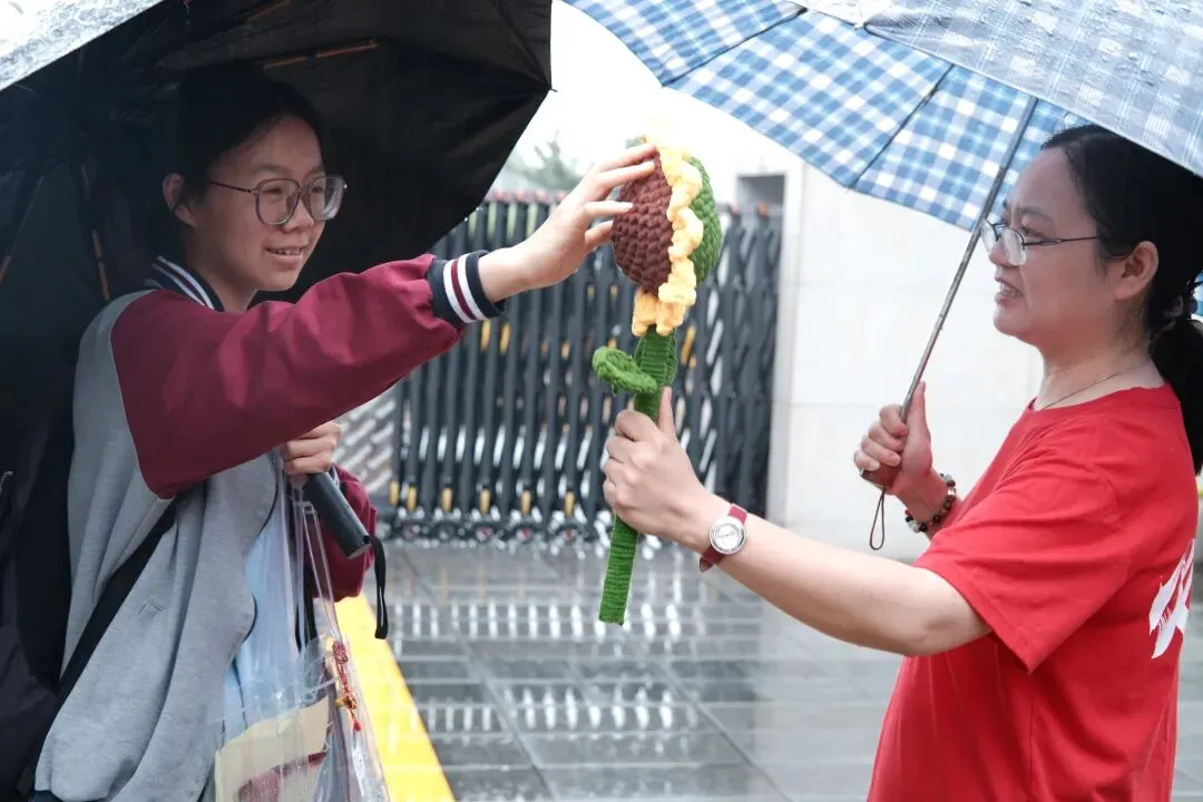中考首日,今天的主角是他们!-第7张图片-四季读书网 中考首日,今天的主角是他们!-第7张图片-四季读书网