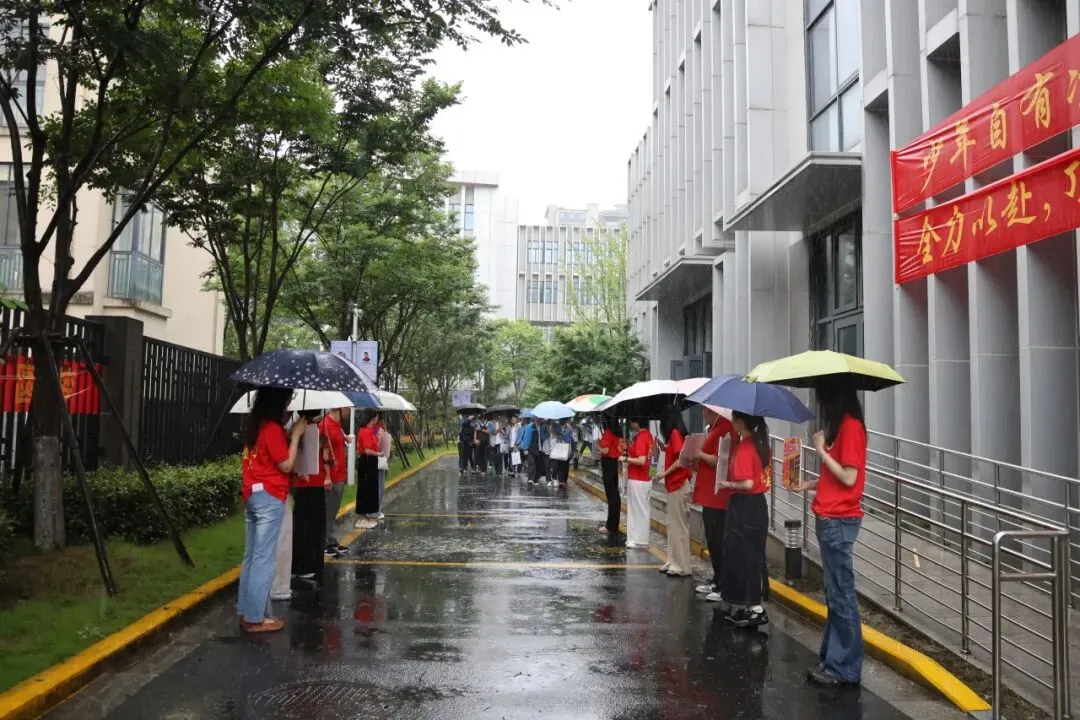 中考首日,今天的主角是他们!-第13张图片-四季读书网 中考首日,今天的主角是他们!-第13张图片-四季读书网