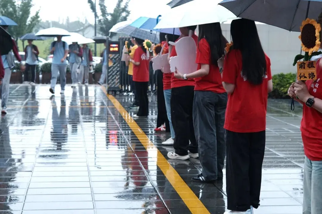 中考首日,今天的主角是他们!-第15张图片-四季读书网 中考首日,今天的主角是他们!-第15张图片-四季读书网