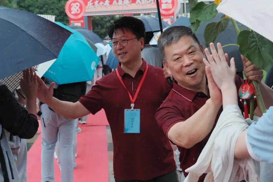 中考首日,今天的主角是他们!-第18张图片-四季读书网 中考首日,今天的主角是他们!-第18张图片-四季读书网