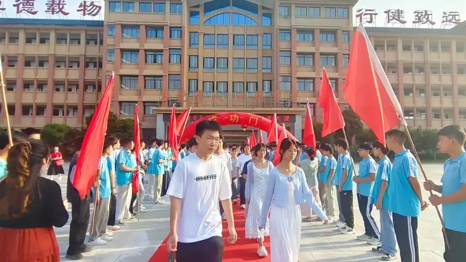 以青春之名,赴中考之约—广水市致远学校举行2026年中考出征仪式-第21张图片-四季读书网 以青春之名,赴中考之约—广水市致远学校举行2026年中考出征仪式-第21张图片-四季读书网