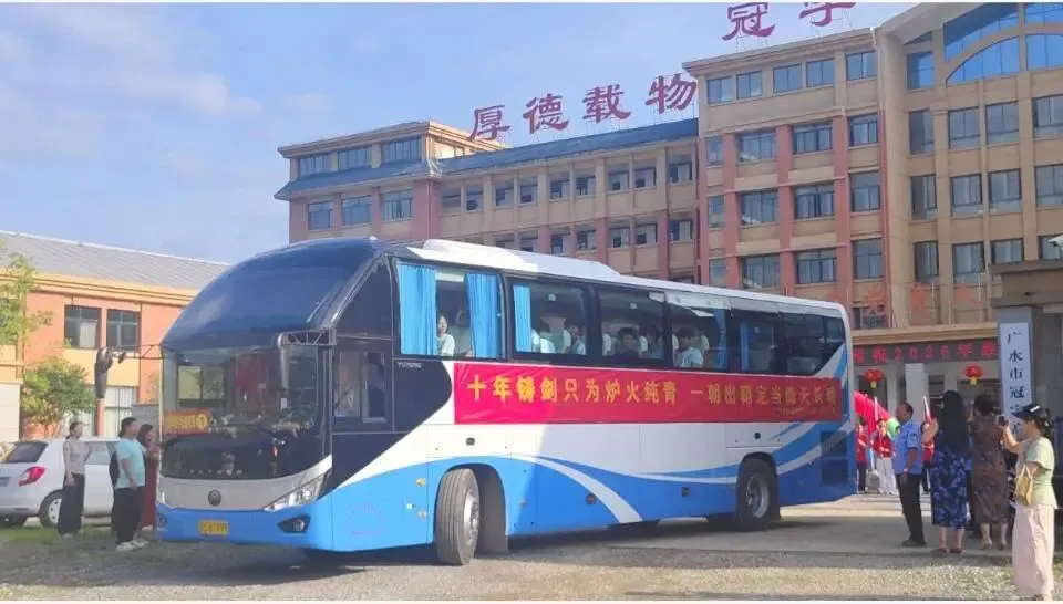以青春之名,赴中考之约—广水市致远学校举行2026年中考出征仪式-第23张图片-四季读书网 以青春之名,赴中考之约—广水市致远学校举行2026年中考出征仪式-第23张图片-四季读书网