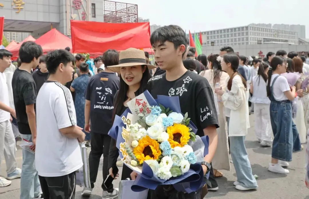 沛县中考收官!合笔如愿,下一站见!-第4张图片-四季读书网 沛县中考收官!合笔如愿,下一站见!-第4张图片-四季读书网