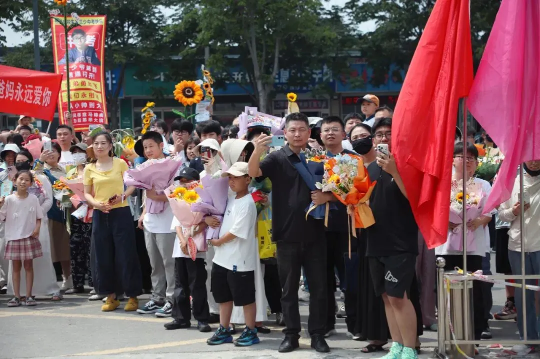 沛县中考收官!合笔如愿,下一站见!-第11张图片-四季读书网 沛县中考收官!合笔如愿,下一站见!-第11张图片-四季读书网
